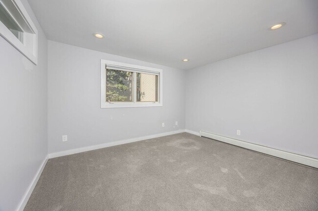 Building Photo - 5 bed 3.5 Bath Home in North Boulder W/Large Backyard, Swimming Pool & Jacuzzi!