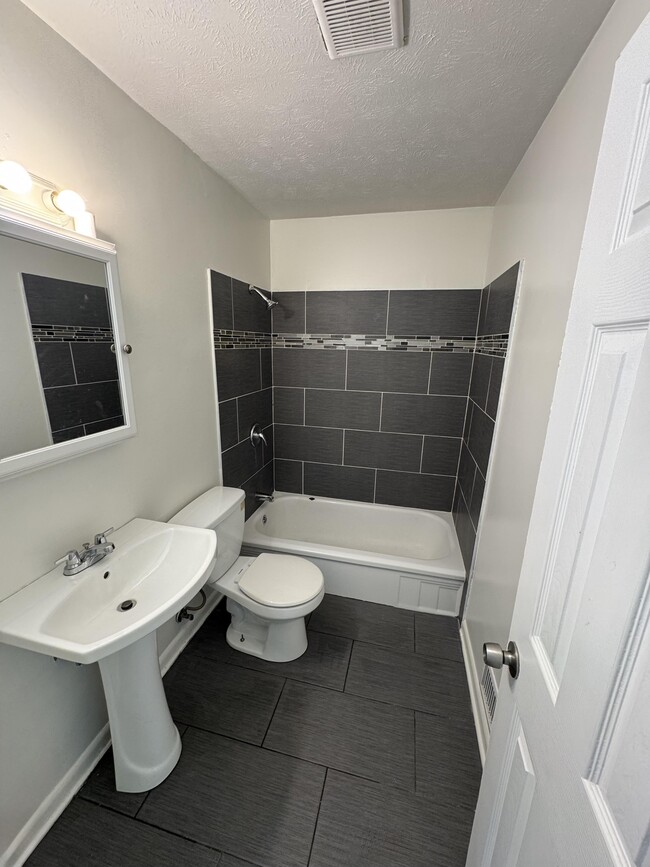Building Photo - 4022 N 42nd St