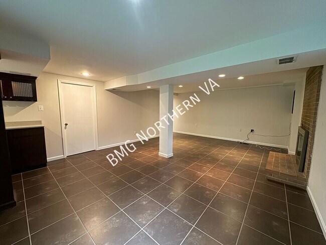 Building Photo - 5406 Gainsborough Dr