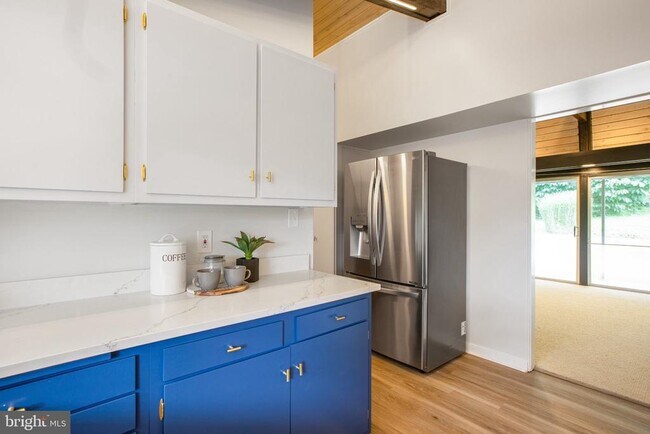 Building Photo - 3406 Woodvalley Dr