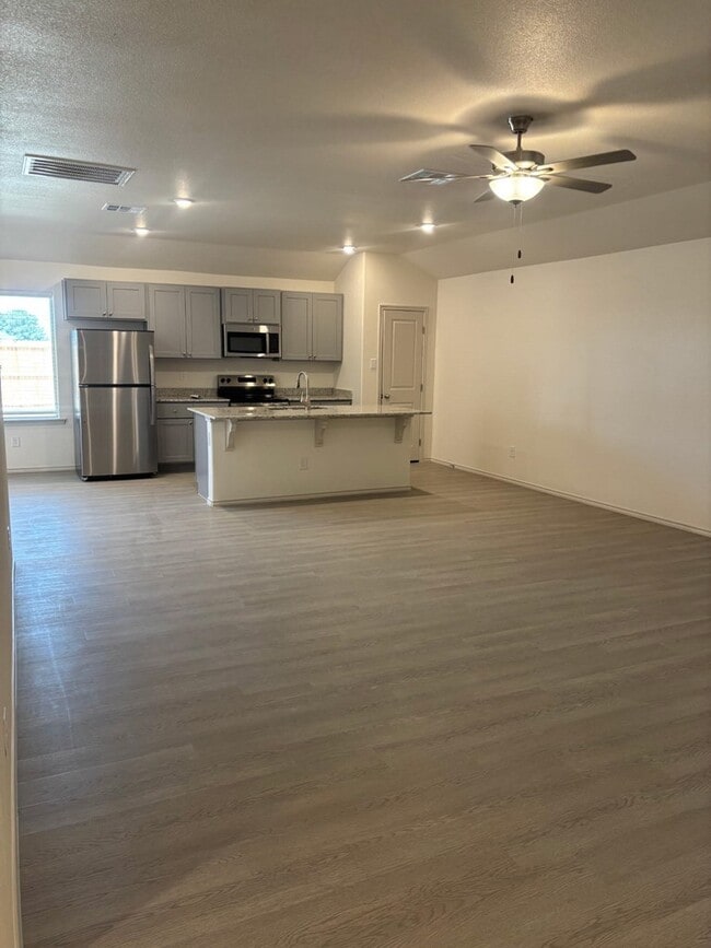 Building Photo - 2512 S Co Rd 1101