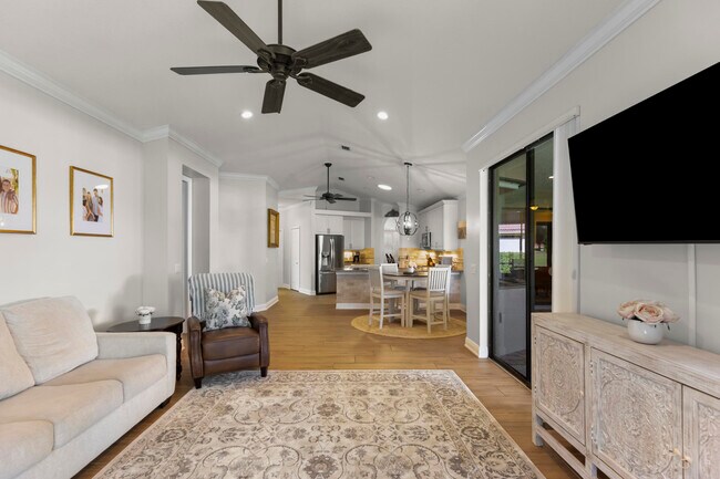 Building Photo - 1509 SW Mockingbird Cir