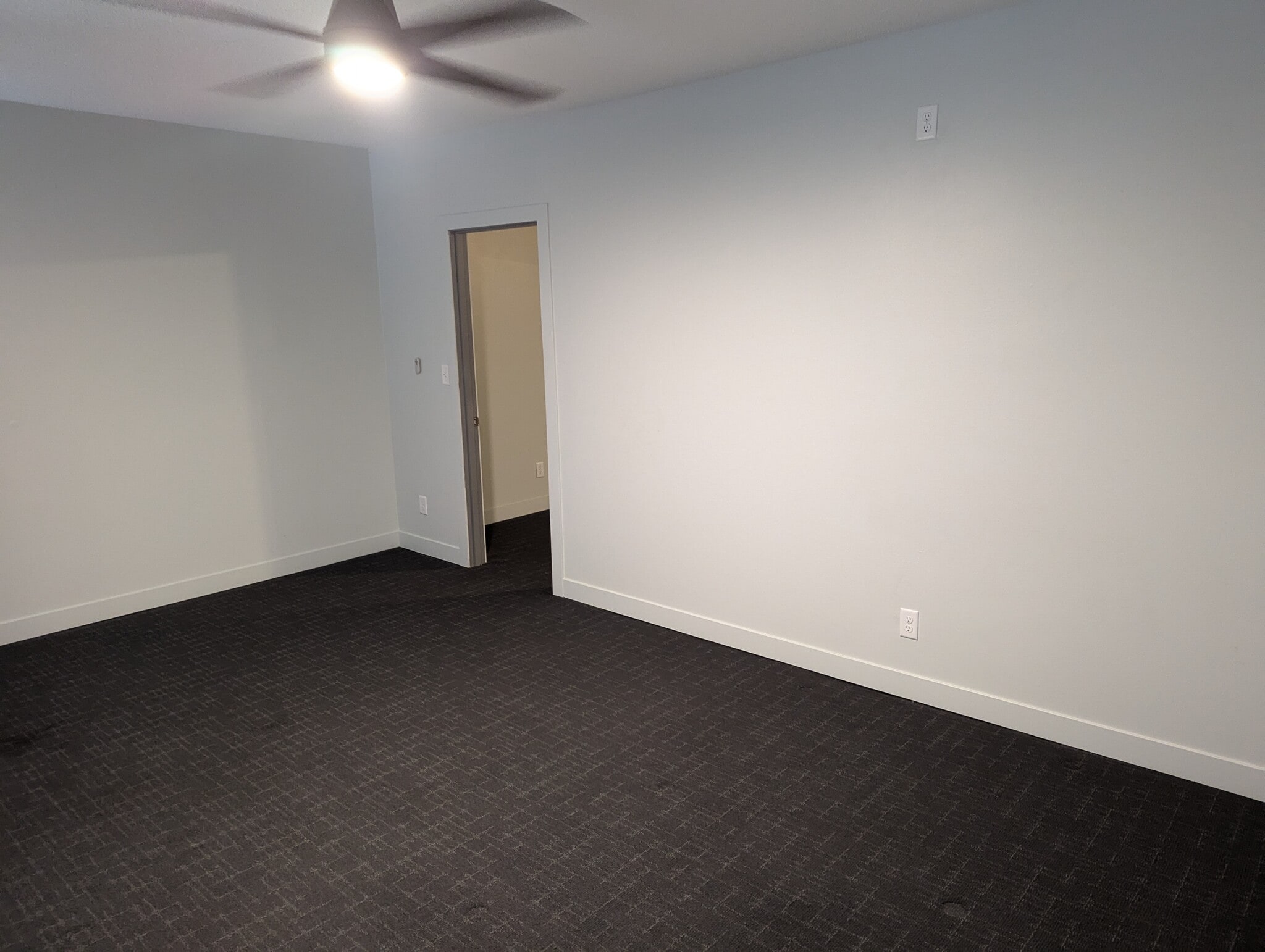 Building Photo - 207 3rd St S