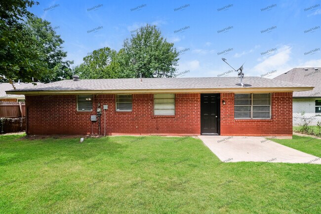 Building Photo - 5300 Creekwood Terrace