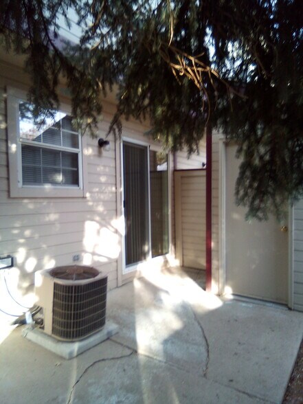 Back Patio - 6944 W Mississippi Ave