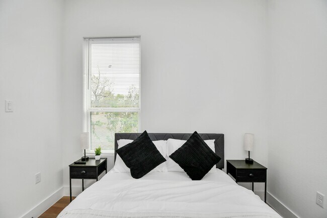 Building Photo - 7129 Sidney St