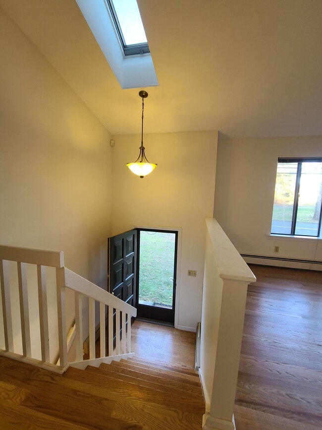 Building Photo - 15 Hoskins Rd