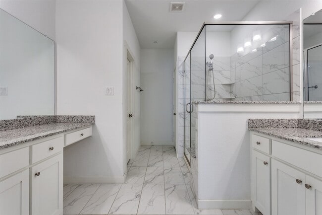 Building Photo - 2728 Shelby Dr