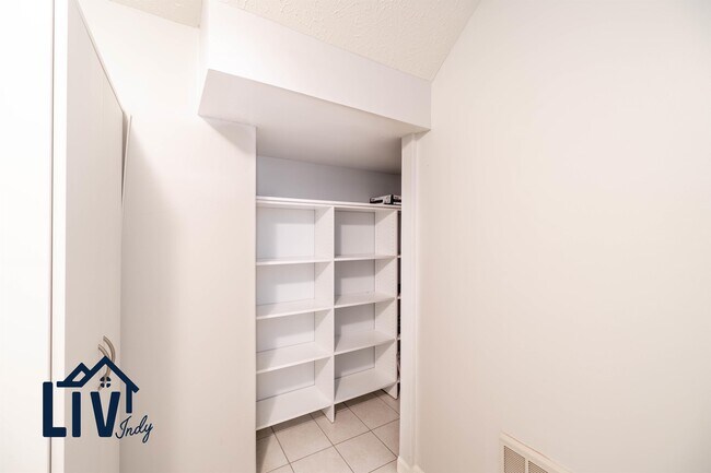 Building Photo - 6606 Reserve Dr