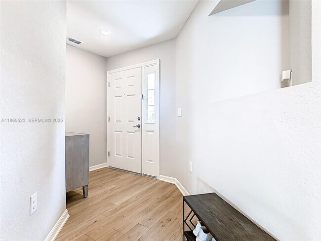 Building Photo - 1060 Cascade Dr