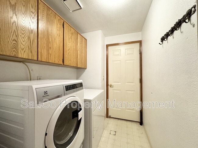 Building Photo - 1935 SE 75th Ct