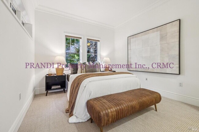 Building Photo - Luxury Townhome on Exclusive De Silva Island!