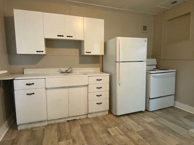 Building Photo - 2 Bed 1 Bath Available in Springfield+