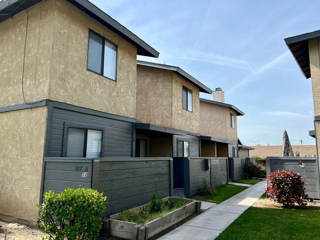 Primary Photo - Newly Renovated 2 Bedroom / 1.5 Bathroom T...