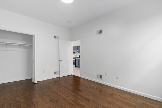 Building Photo - 84 Griffith St