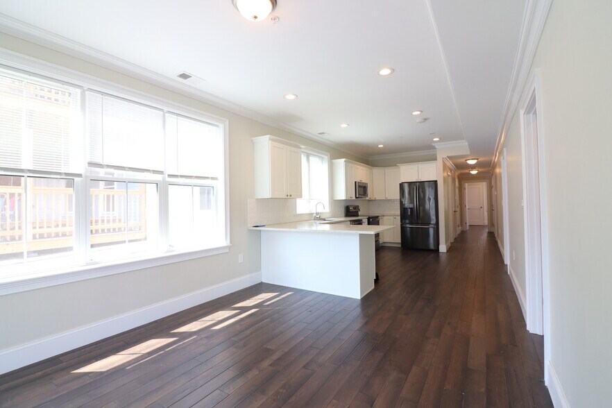 Building Photo - 140 Minden St