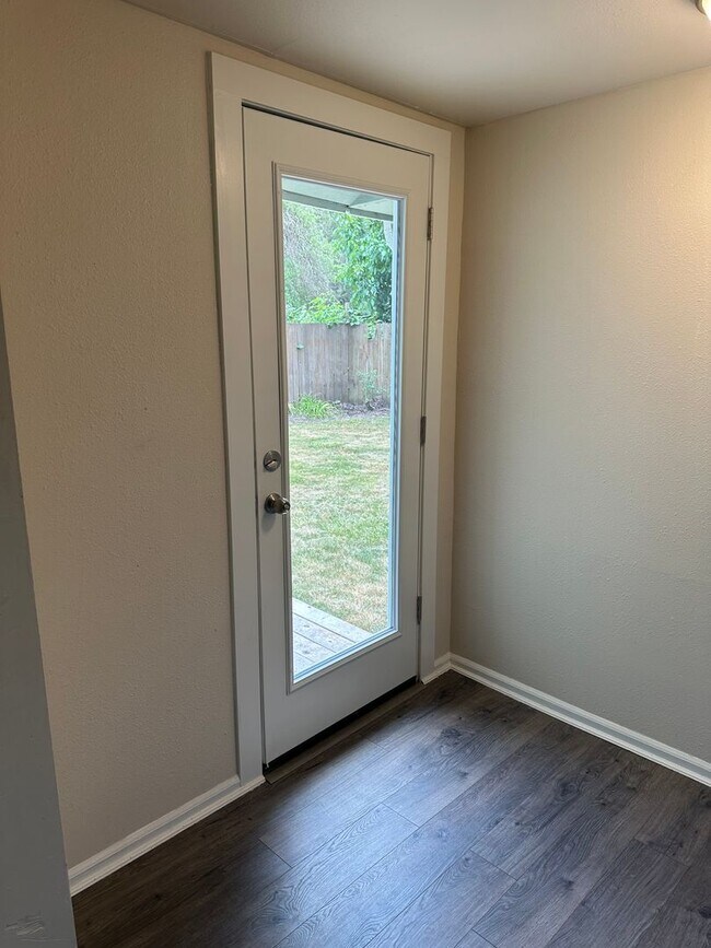 Building Photo - Charming 3 bed 1 bath house in a great a n...