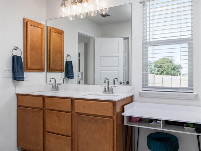 Building Photo - 7106 Summer Tanager Dr