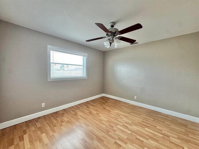 Building Photo - 6316 Lake Sunrise Dr