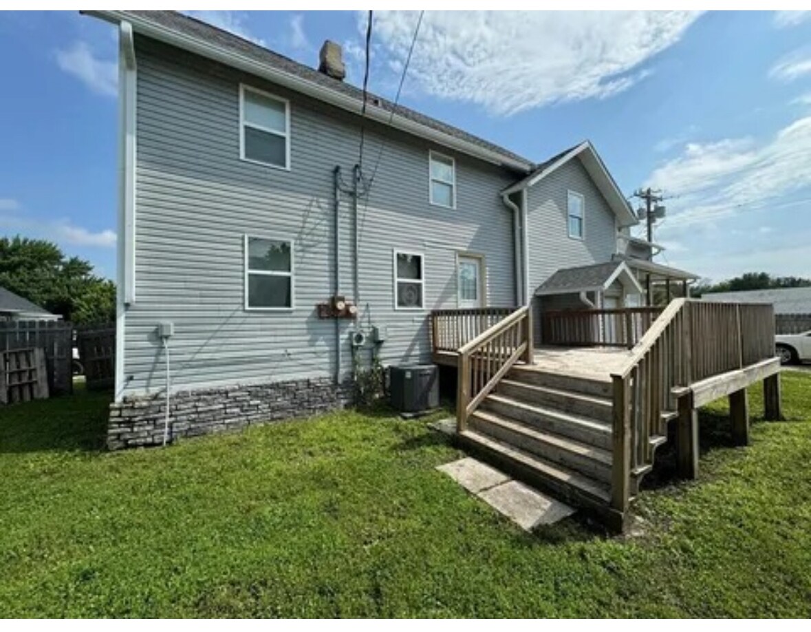 Building Photo - 2025 2nd Ave S