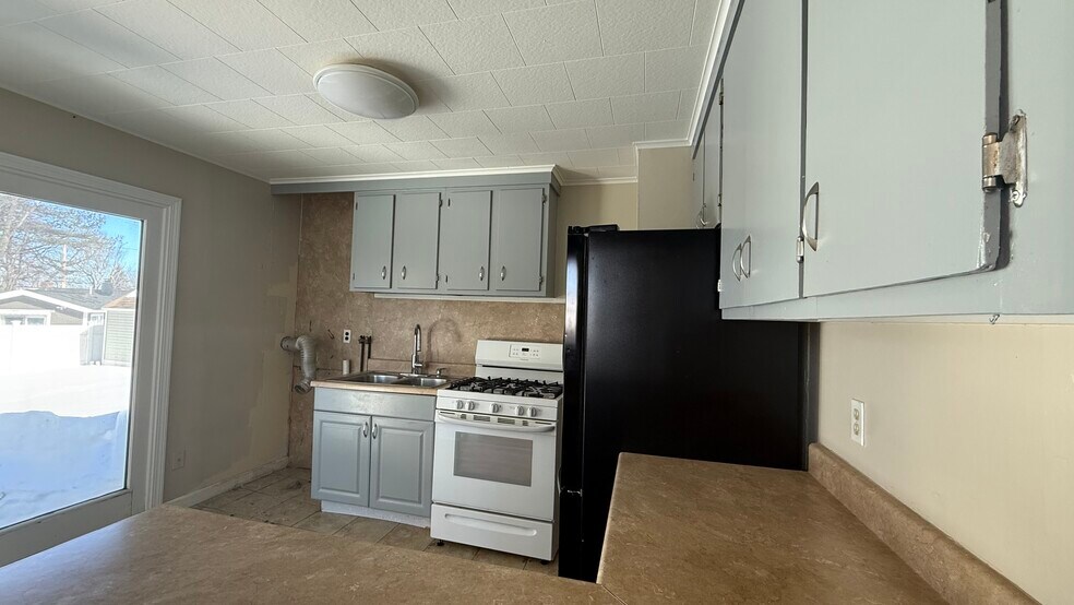 Building Photo - 78 Willard St