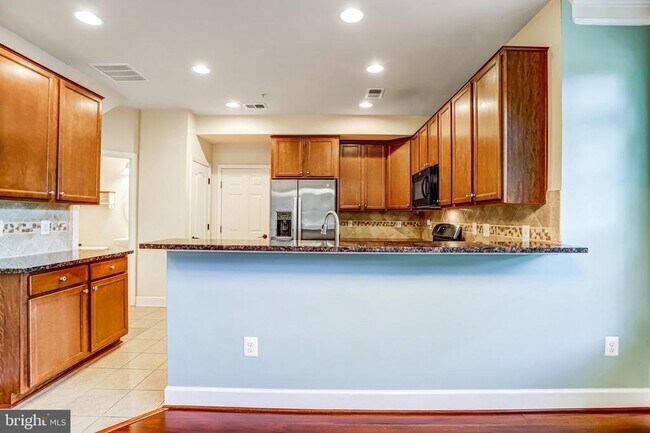 Building Photo - 13526 Waterford Hills Boulevard