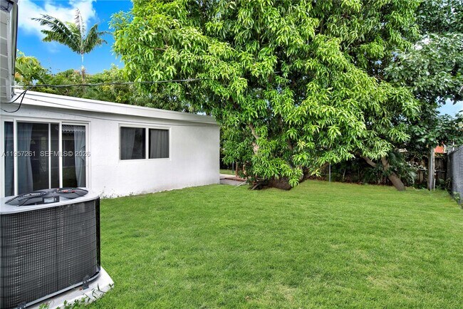 Building Photo - 51 NE 56th Ct