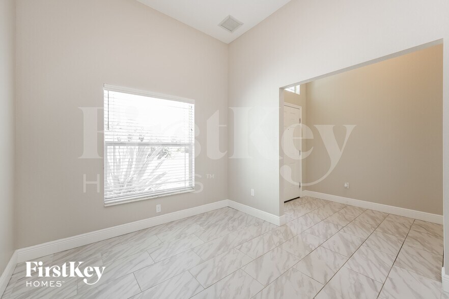 Building Photo - 2718 26th St W