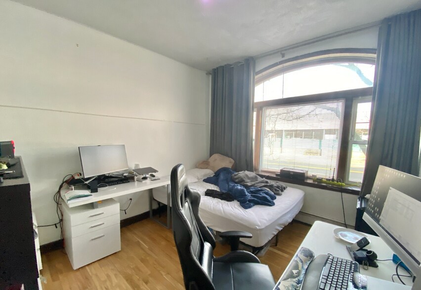 Building Photo - 526 Harvard St