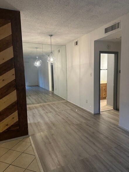 Building Photo - 10051 Westpark Dr