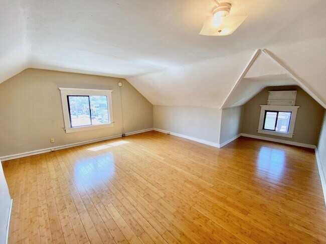 Building Photo - 1428 SE 46th Ave