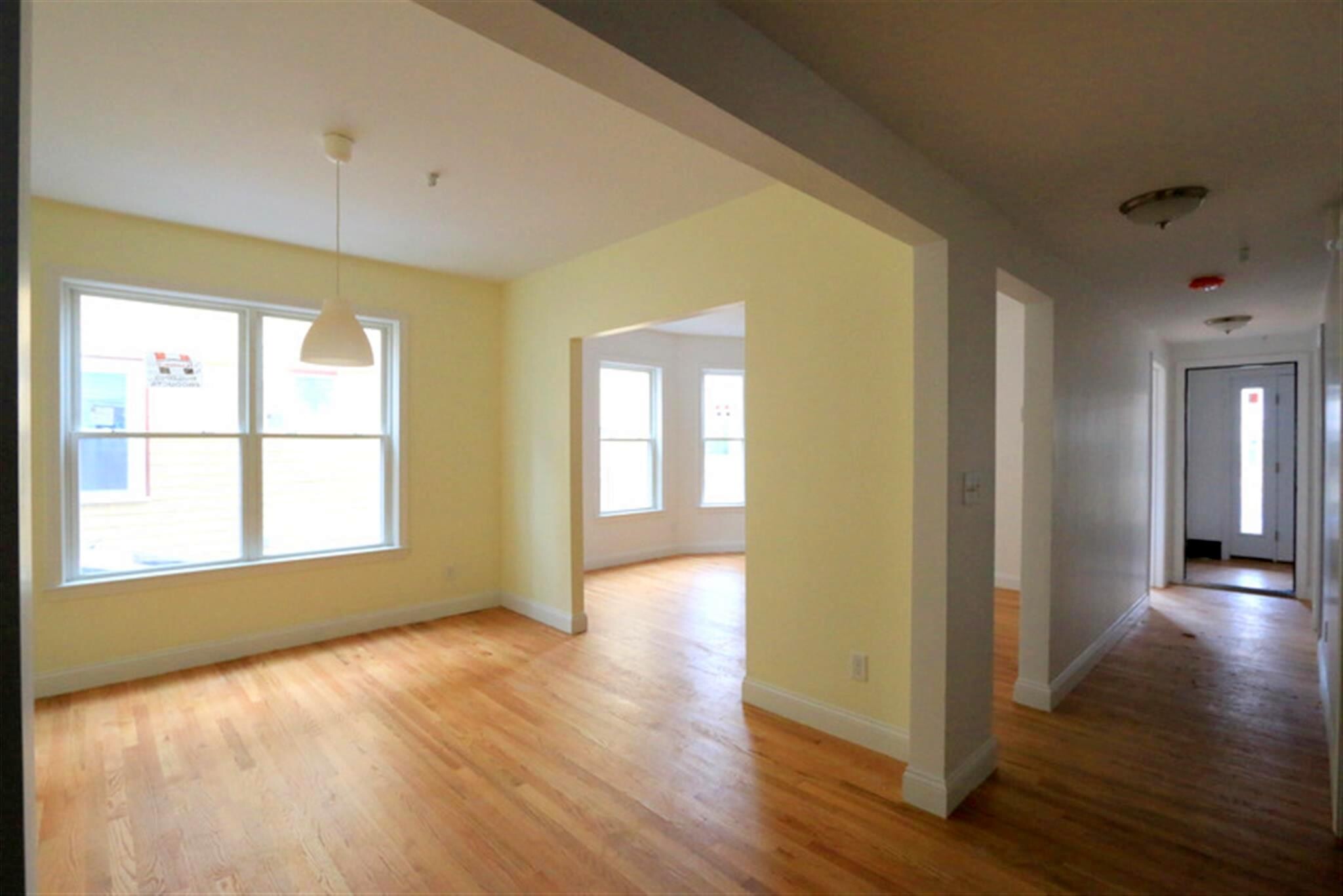 Building Photo - 25 Lewis St