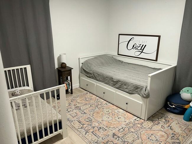 Building Photo - 2715 NE Weidler St