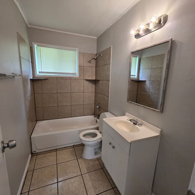 Building Photo - 1222 Canfield Ave