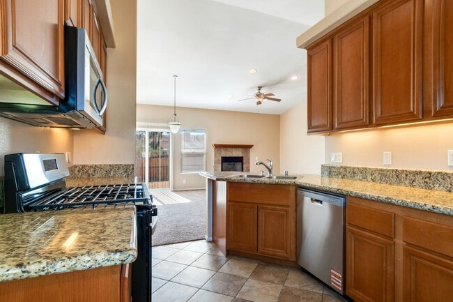 Building Photo - 3 Bedroom home in the beloved Joshua Tree area