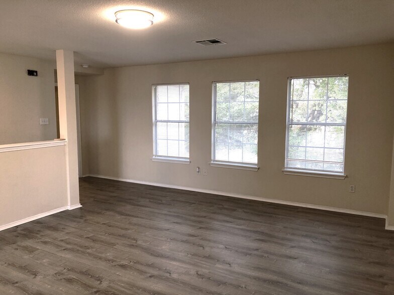 Upstairs Game Room - 5805 Speyside Dr