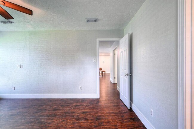 Building Photo - 5103 Temple Bell Dr
