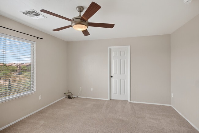 Building Photo - 6028 S Meadow Breeze Dr