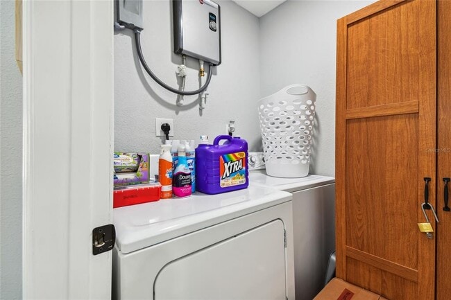 Building Photo - 2221 Calexico Way S