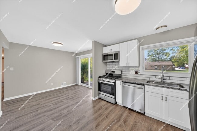 Building Photo - Rare Rental Opportunity! Fully Renovated 3-bedroom, 2-bath Brick Ranch in Farmington Hills!