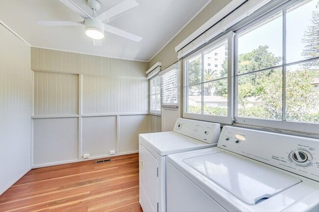 Building Photo - 2 Bedroom, 1 Bath + Office - Downtown Palo...