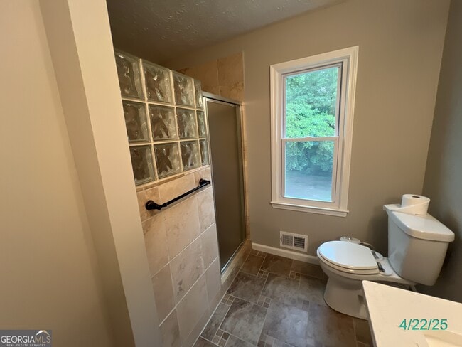 Building Photo - 716 Wilkes Dr