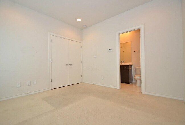 Building Photo - 2713 Clay St
