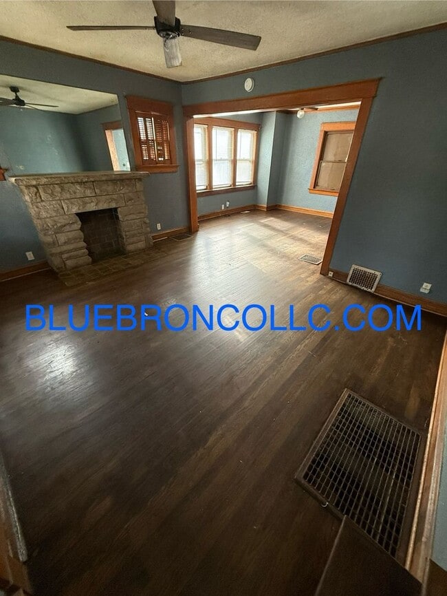 Building Photo - Must see beautiful house in northeast KC!