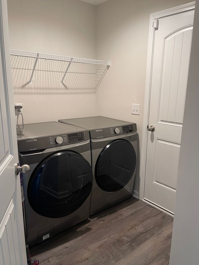 Building Photo - Lovely Three Bedroom Home in Camden and Minutes Away from I-20