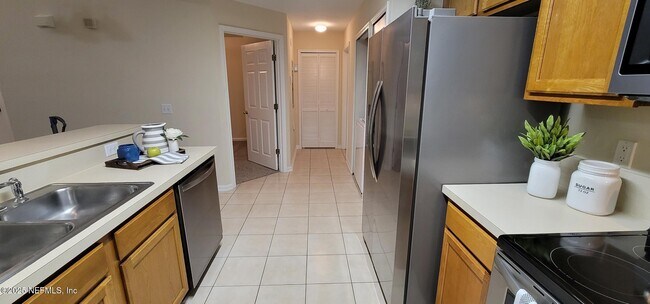 Building Photo - 6076 Maggies Cir