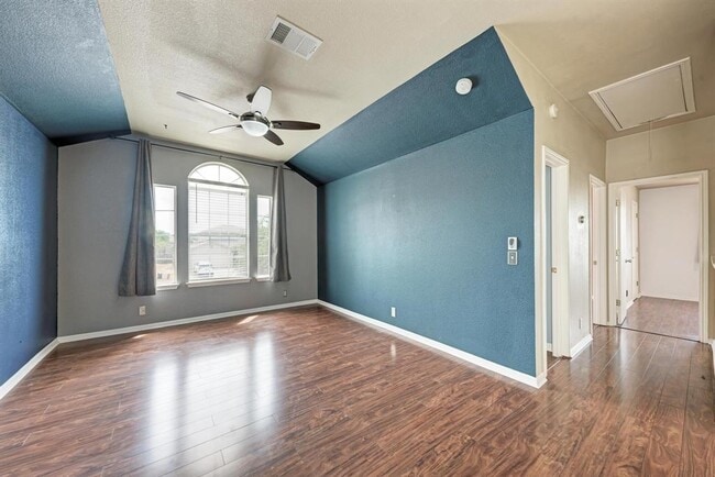 Building Photo - 903 Estate Dr