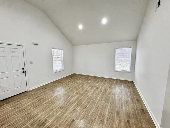 Building Photo - 581 Gilleas Rd