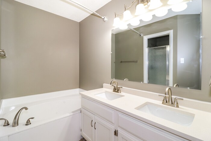 Building Photo - 5858 Rensslaer Dr