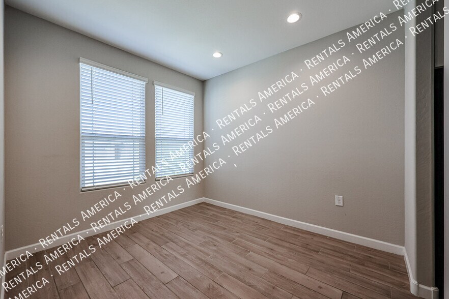 Building Photo - 8845 S 165th Ave